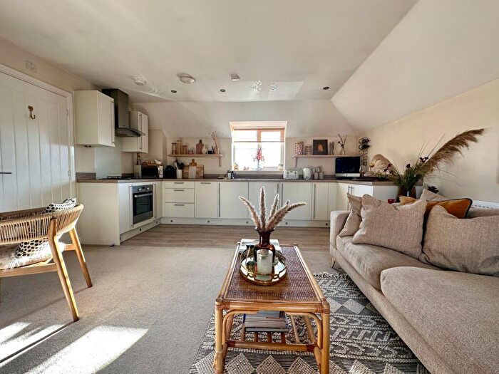 1 Bedroom Apartment To Rent In Hayes Drive, Three Mile Cross, RG7