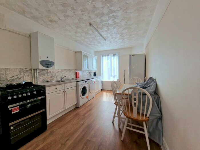 1 Bedroom Apartment To Rent In Colville Road, Cosham, PO6