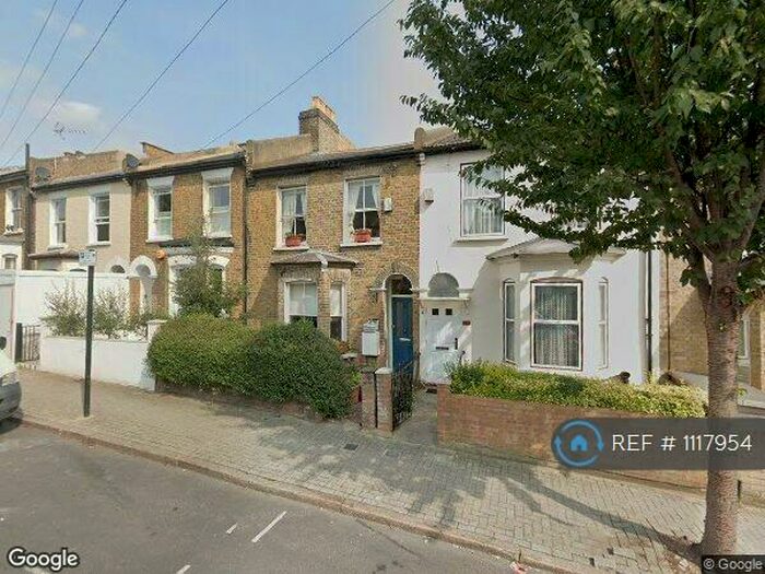 3 Bedroom Terraced House To Rent In Balham Grove, London, SW12