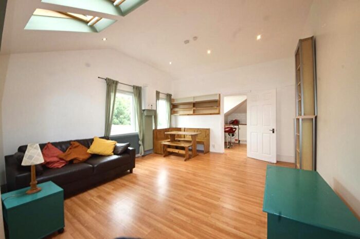 2 Bedroom Apartment To Rent In Ringstead Road, London, SE6