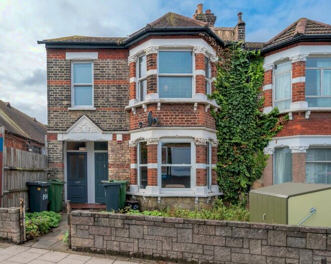 2 Bedroom Flat To Rent In Eardley Road, Streatham Common, SW16