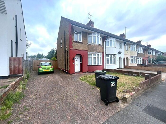 3 Bedroom Semi-Detached House To Rent In Bancroft Road, Luton, Bedfordshire, LU3