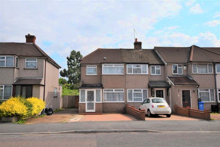 2 Bedroom End Of Terrace House To Rent In Elm Park Avenue, Hornchurch, RM12