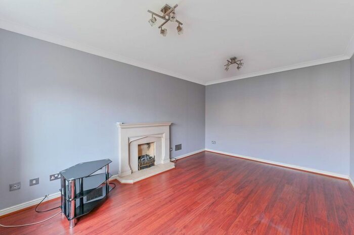 4 Bedroom Detached House To Rent In Roman Way, Sutton, Carshalton, SM5