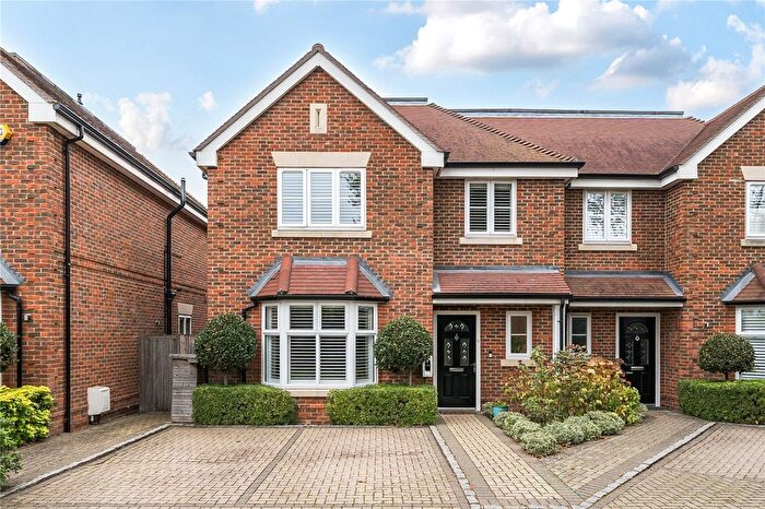 4 Bedroom Semi-detached House For Sale In Fox Grove, Walton-On-Thames, KT12