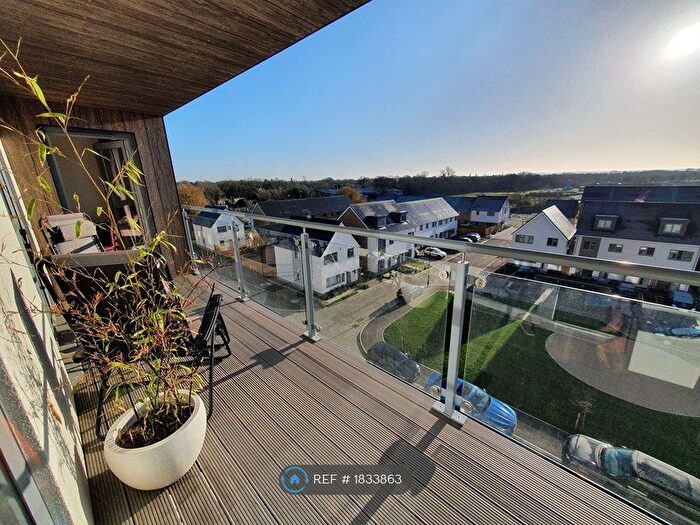 2 Bedroom Flat To Rent In Sallow House, Maidenhead, SL6