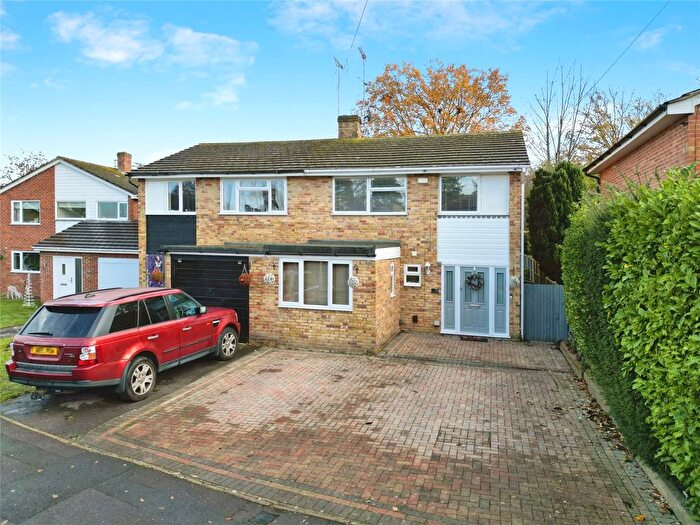 3 Bedroom Semi Detached House For Sale In Lyneham Road, Crowthorne, Berkshire, RG45