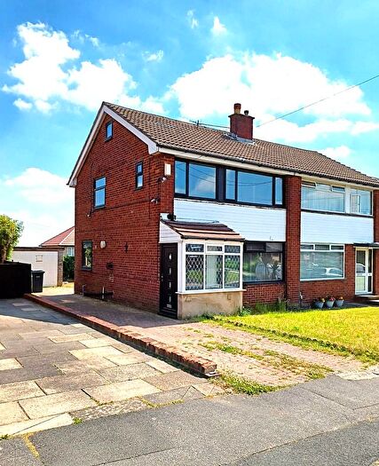 3 Bedroom Semi-Detached House To Rent In Sunningdale, Bradford, BD8
