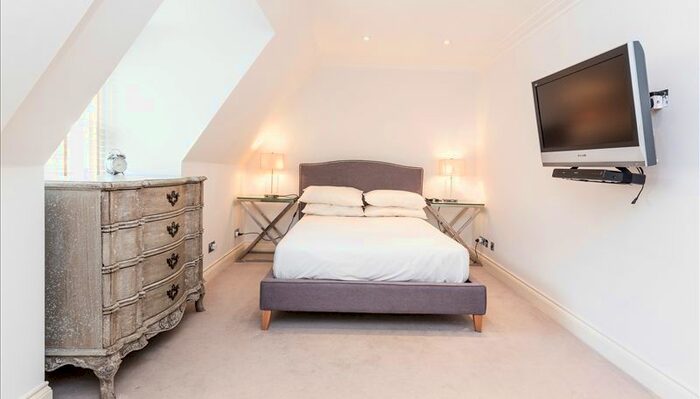 1 Bedroom Flat To Rent In Grosvenor Hill, London, Mayfair, W1K
