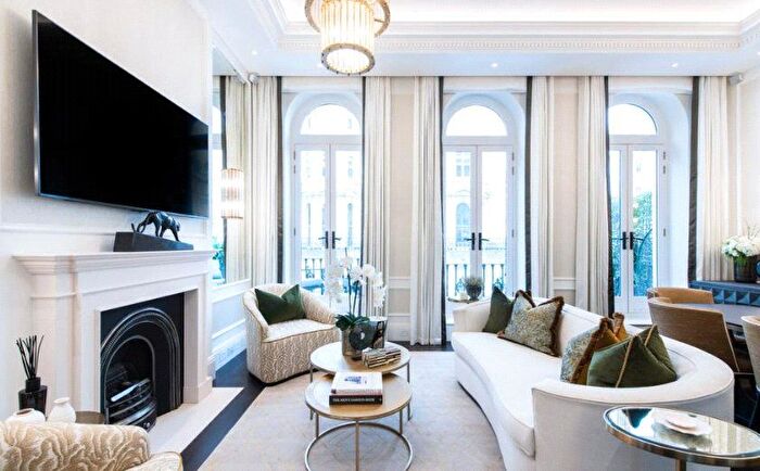 2 Bedroom Flat To Rent In Prince Of Wales Terrace, Kensington, London, W8