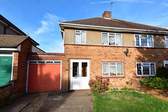 3 Bedroom Semi-Detached House For Sale In Orchard Avenue, Watford, WD25