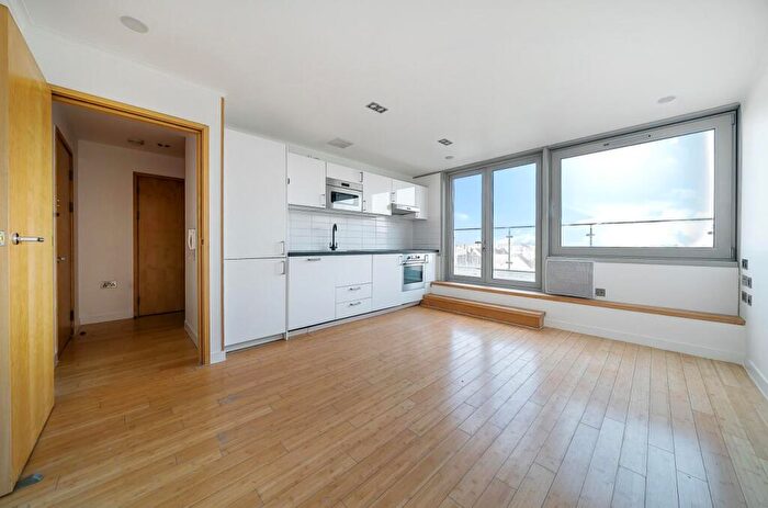 1 Bedroom Flat To Rent In Richmond Road, Kingston Upon Thames, KT2