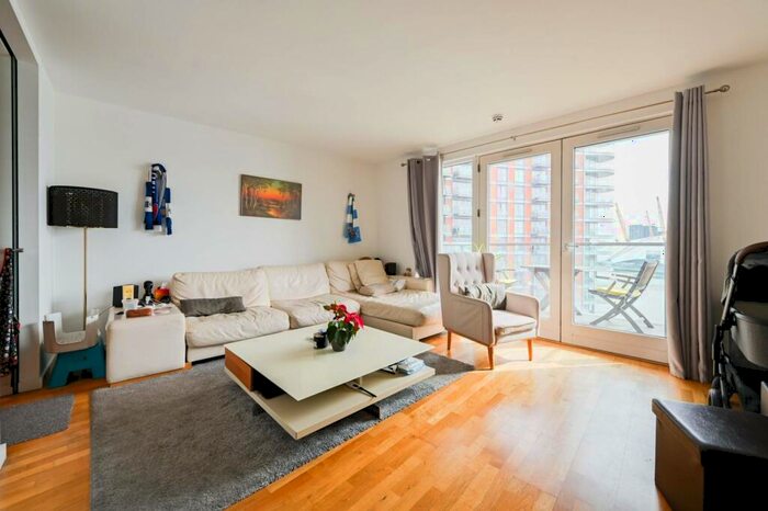 2 Bedroom Flat To Rent In New Providence Wharf, Canary Wharf, London, E14