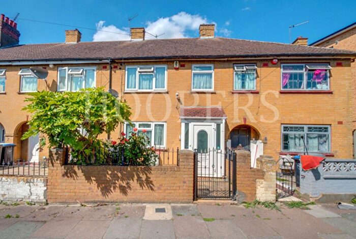 3 Bedroom Terraced House For Sale In Litchfield Gardens, London, NW10