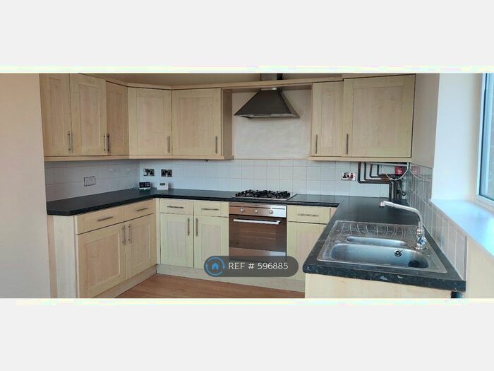 3 Bedroom Flat To Rent In Cherrington Drive, Rochdale, OL11