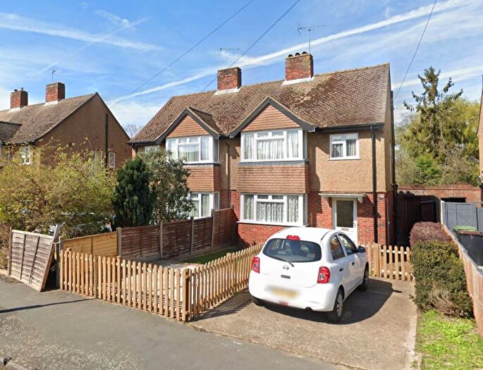 3 Bedroom Semi-Detached House To Rent In Grotto Road, Weybridge, KT13