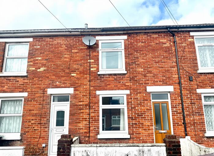 2 Bedroom House To Rent In Freemantle, SO15