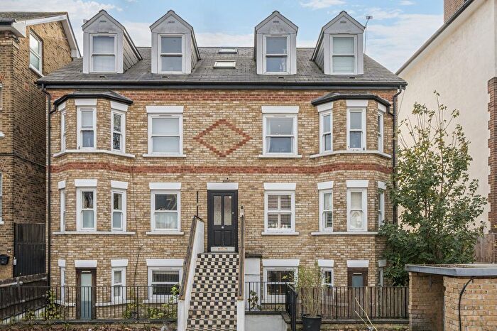 2 Bedroom Flat For Sale In Elmcourt Road, London, SE27