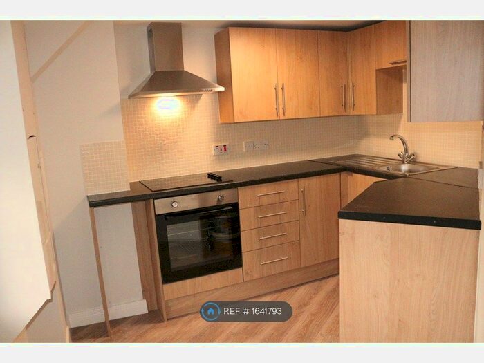 3 Bedroom Flat To Rent In Broad Street, Cannock, WS11