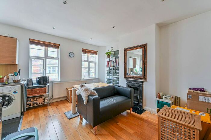 1 Bedroom Flat To Rent In Streatham Green, Streatham, London, SW16