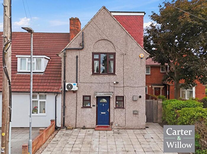 3 Bedroom End Of Terrace House For Sale In Ford Road, Dagenham, RM10