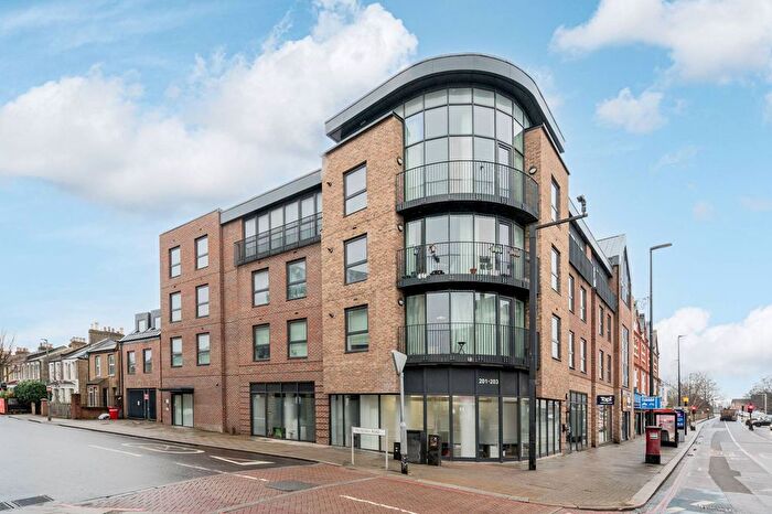 2 Bedroom Flat For Sale In Trevelyan Road, Tooting, London, SW17