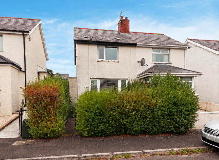 2 Bedroom Semi-Detached House For Sale In Hoylake Park, Belfast, BT14