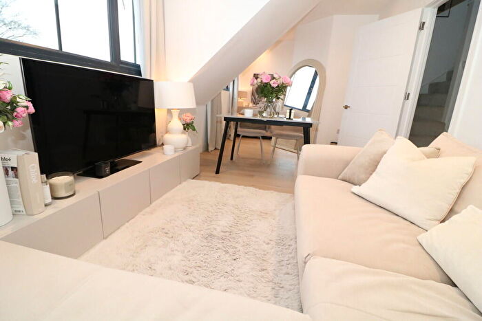 1 Bedroom Apartment To Rent In Station Road, Dorking, Surrey, RH4