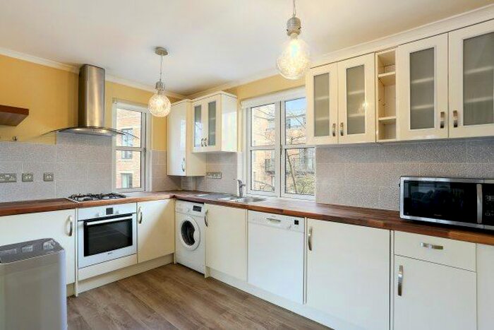 2 Bedroom Flat To Rent In Retreat Road, Richmond TW9