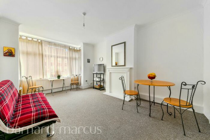 2 Bedroom Flat To Rent In Lower Addiscombe Road, Croydon, CR0