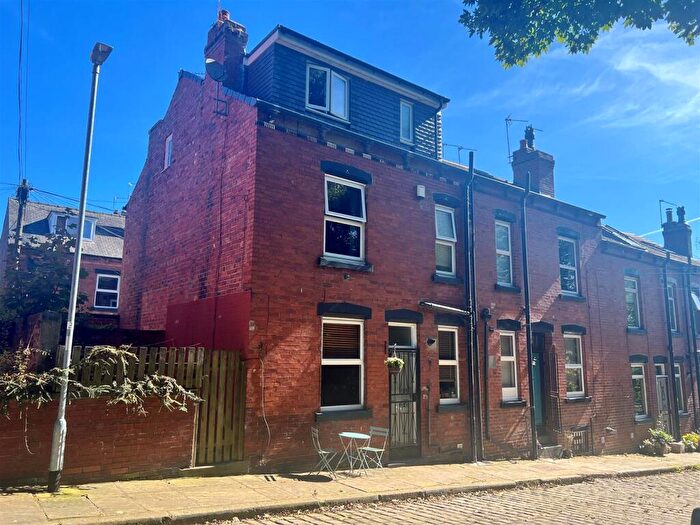 2 Bedroom Terraced House To Rent In Vicarage View, Leeds, LS5