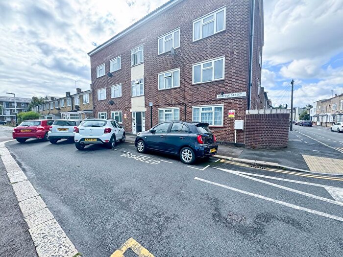 3 Bedroom Flat To Rent In Norfolk Street, London, E7