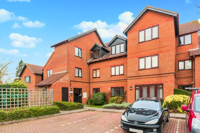 2 Bedroom Apartment To Rent In Sadlers Court, Winnersh, RG41