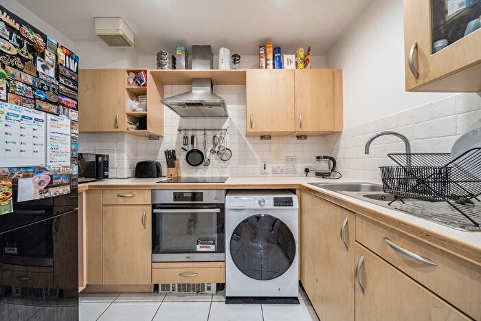 2 Bedroom Flat For Sale In Hither Green Lane, Hither Green, London, SE13