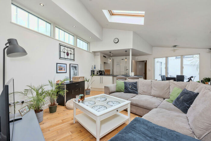 1 Bedroom Apartment For Sale In Liverpool Road, London, N1