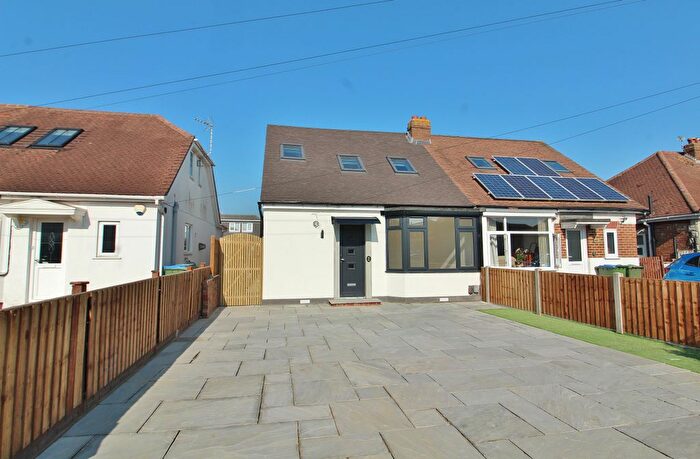 4 Bedroom Semi-Detached Bungalow For Sale In Denville Avenue, Portchester, PO16