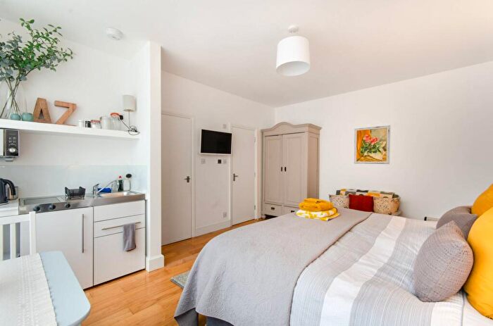 1 Bedroom Maisonette To Rent In Doyle Gardens, Kensal Green, London, NW10