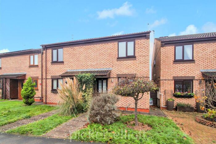 3 Bedroom Semi-Detached House To Rent In Glenbarr Drive, Hinckley, LE10