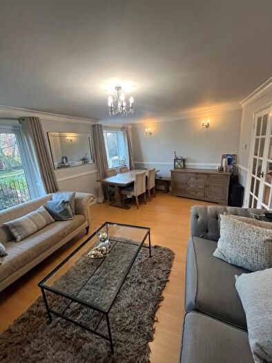 2 Bedroom Flat To Rent In Whitworth Crescent, Enfield, EN3