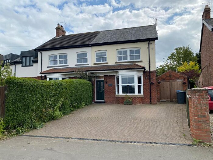 4 Bedroom Semi-Detached House For Sale In South End, Bedale, DL8