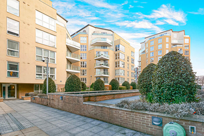 2 Bedroom Apartment To Rent In Dovecote House, Water Gardens Square, SE16