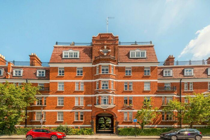 3 Bedroom Flat To Rent In Avonmore Gardens, West Kensington, London, W14