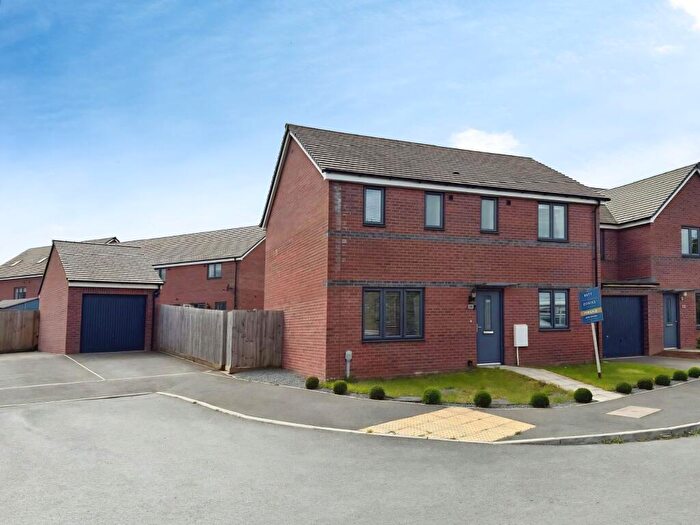 3 Bedroom Detached House For Sale In Aldridge Place, Exeter, EX1