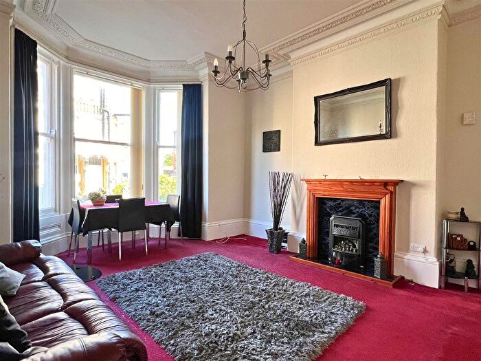 2 Bedroom Flat For Sale In Esplanade Road, Scarborough, YO11