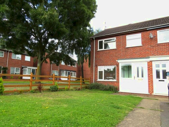 3 Bedroom Semi-Detached House To Rent In Jubilee Close, North Hykeham, Lincoln, LN6