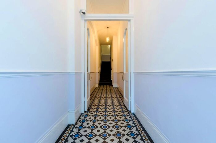 Studio To Rent In Cornwall Gardens, South Kensington, London, SW7