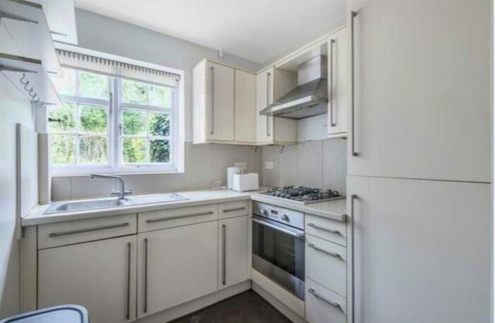 1 Bedroom Maisonette To Rent In Neale Close, Hampstead Garden Suburb, N2
