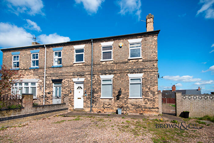 4 Bedroom Semi-Detached House For Sale In Station Villas, Station Road, DN22