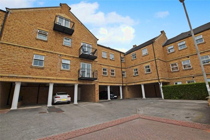 2 Bedroom Flat To Rent In Narrowboat Wharf, Leeds, West Yorkshire, LS13
