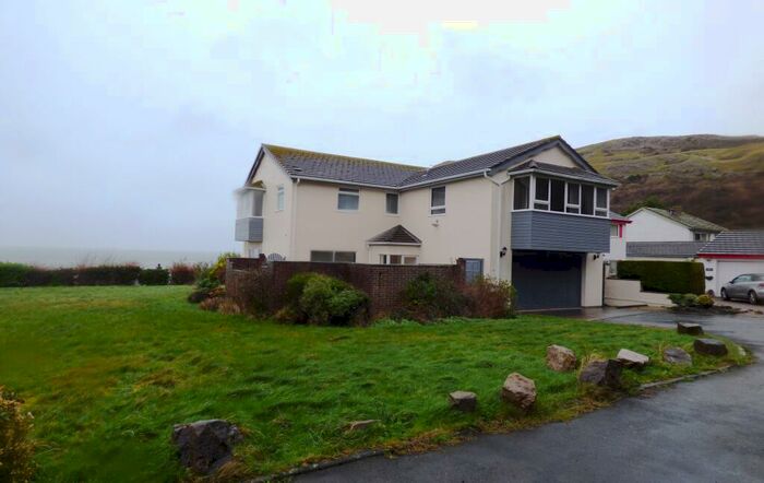 4 Bedroom House To Rent In Craigside Drive, Llandudno, LL30